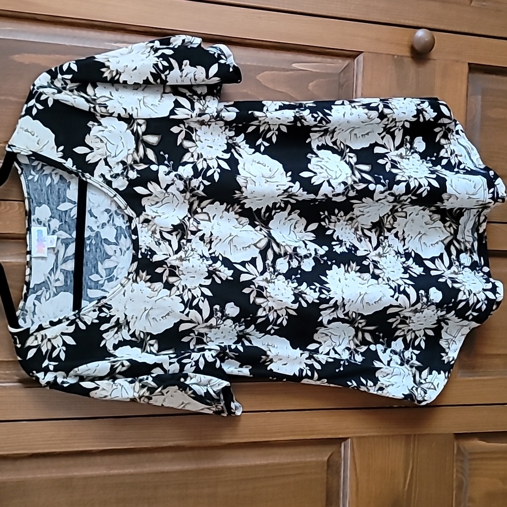 LuLaRoe Med short sleeve top